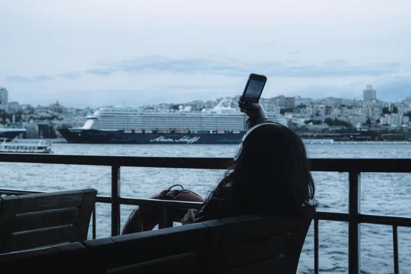 Don't Set Sail With a Surprise Bill: The Pre-Boarding iPhone Prep Every UK Cruise Passenger Is Skipping