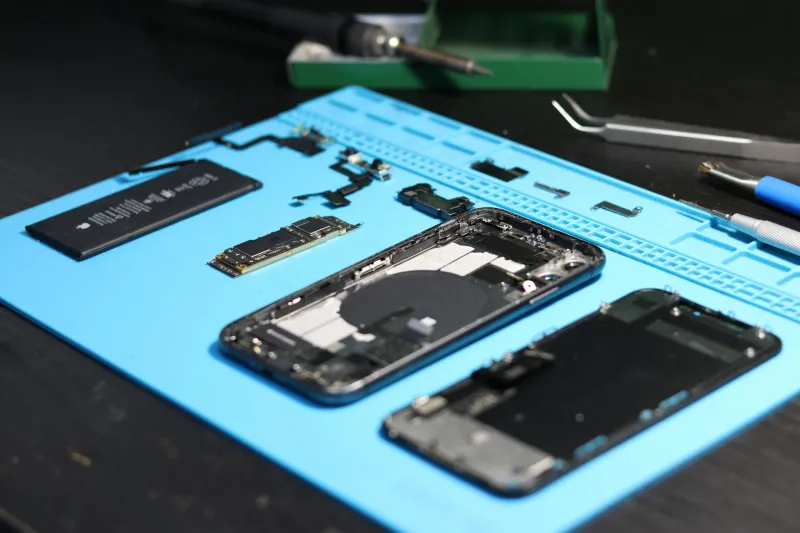 Your Legal Right to Fix: How Britain's New Repair Laws Are Smashing Apple's £300 Screen Replacement Racket